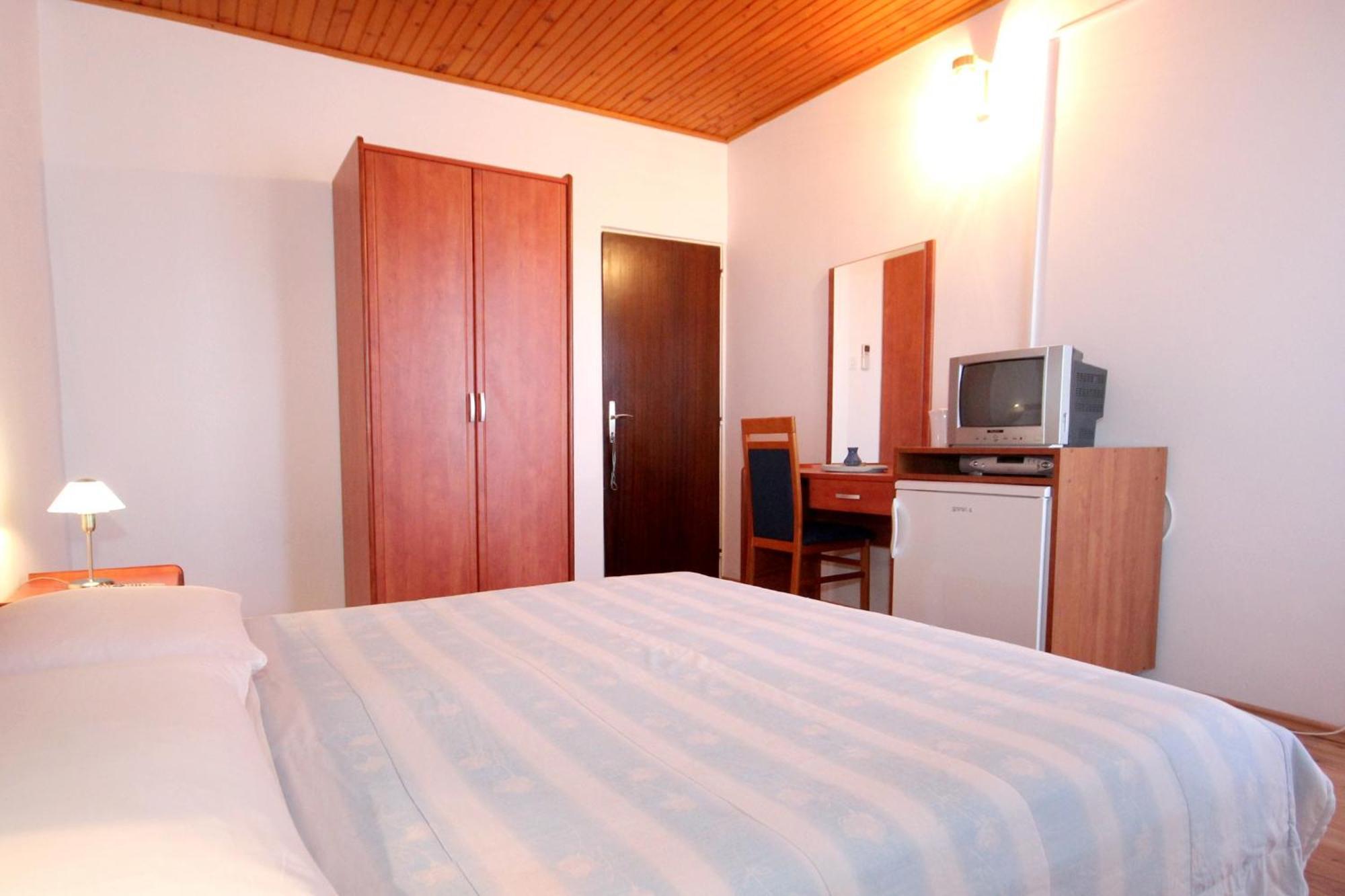 Apartments And Rooms By The Sea Mandre, Pag - 3557 科兰 客房 照片